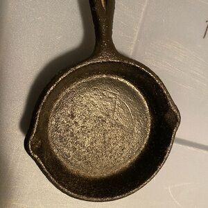 Mini Cast Iron Skillet - Black